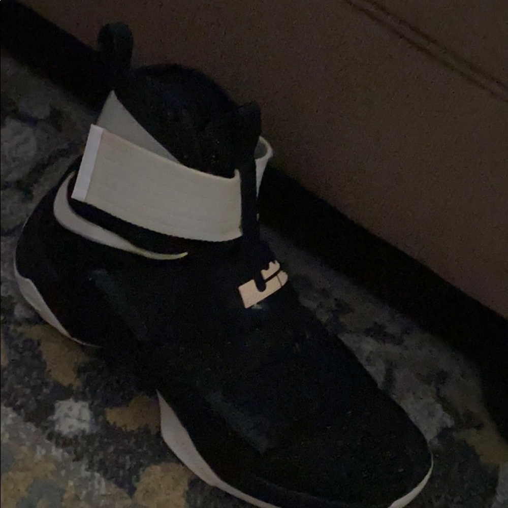 LeBron 10 soldiers size 9.5